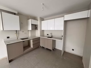 Osmangazi'de~tepe~noktada~site~içerisinde~3+1~a.mutfak~d.gazlı~