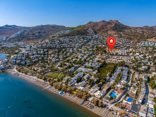 Bodrum Yahşi Beyaz Köşkler Sitesi'nde Denize Düz Ayak Yürüme Mesafesinde Tripleks