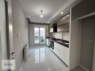 Yeni Binada Doğalgazlı Cam Balkonlu Güney Cephe Daire