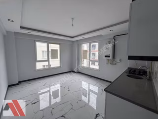Sümbüller'den Hatboyu Yakını İskanlı Arakat Köşe Masrafsız 1+1