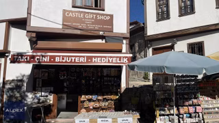 Ankara Kalesinin Dibinde Turistik Ve İşlek Lokasyonda