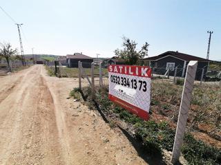 Aydıncık Köyü Ana Yola Yakın 400m2 Elektirik Su Aktif Bahçe