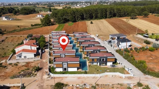 Düzlerçamında 4+1 Havuzlu Site İçerisinde Villa
