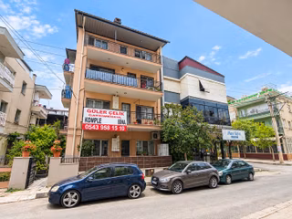 Karabağlar Aydın Mahallesinde Yeşillik Caddesine 100 M Bina