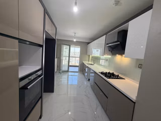 Batı Yakası Bulvar Konutlarında Ara Katta Kiralık 4+1 Turyap'tan