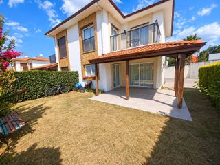 Kuşadası Soğucak'ta Havuzlu Site İçinde 3+1 Villa
