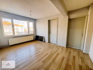 Ahp Okul Caddesi Üzerinde Fırsat (2+1) Daire