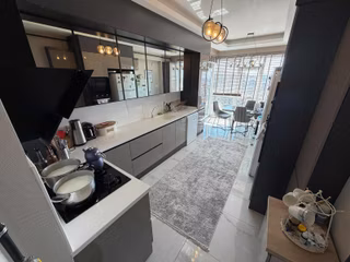 Güneşevler Merkez'de Full+full Yapılı G.odalı 4+1 Site Dairesi