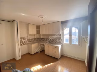 100. Yıl Evlerinde 3+1 Kapalı Mutfak Doğalgazlı Kiralık Daire