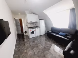 Ender Uysal Gayrimenkulden Zeytinköy De Kiralık 2+1 Çatıkatı Apart..