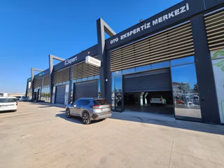 Altınova'da Ana Cadde Yakını 1000m2 Kiralık Plaza