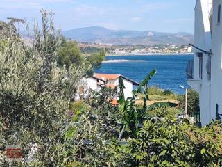 Seferihisar Sığacık’ta Deniz Manzaralı, Eşyalı Dubleks Yazlık Satılık!
