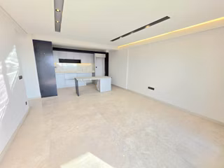 Kuşadasında Deniz Manzaralı Lüks Site İçi Satılık 2+1 Daire