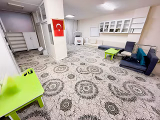Mehmet Akif'te 170m Depolu Giriş Dükkan