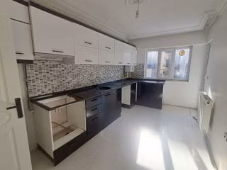 Denizli Halk Cad. Emniyet Isıkları Üstü Dairemiz Kiralıktır