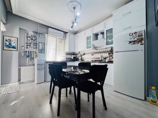 Yenigün 'de Doğalgazlı, Asansörlü İçi Full Yapılı 3+1
