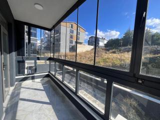 Alaçatı'dan Vadi Manzaralı/iskanlı/cam Balkonlu