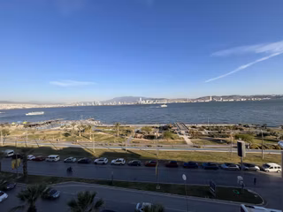 Deniz Manzaralı 3+1 Daire, Kiracılı Dükkân Bir Arada Satılık