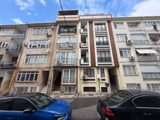 Üsküdar Merkezde, Genç Binada 1+1 Kiralık Daire 65 M²