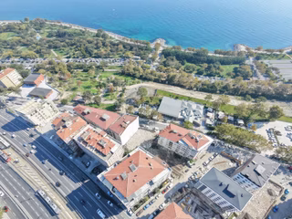 Remaxtan Satılık Avcılarda E-5 Üzerinde Ara Kat 3+1 Daire