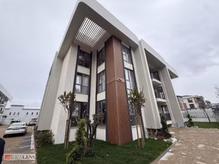 Serdivan Yazlık'ta Site İçinde Geniş Sıfır 2+1 Asansörlü Daire