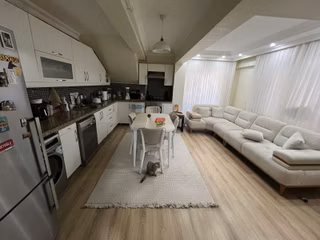 Akgün Sokakta Yeni Restore Edilmiş,şık Bahçe Katı Satılık Daire