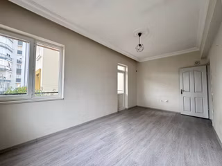 Tramvaya Yürüme Mesafesinde Ayrı Mutfaklı Kiralık 2+1 Daire !!!