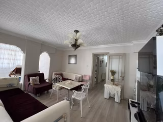 Bornova'nın Kalbinde, Merkezde Bakımlı ,temiz , Eşyalı Genış 2+1