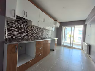 Çiğli İnönü Mah. Asansörlü D.gazlı E.banyolu Kiralık 3+1 Daire