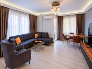 Kleopatra'da Denize Yakın Havuzlu Binada Eşyalı 2+1 Daire