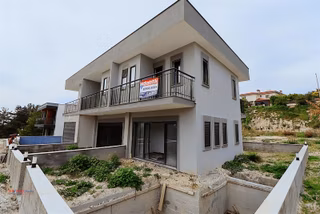 Kuşadası Soğucak'ta Özel Havuzlu, 2+1 Dubleks Villa
