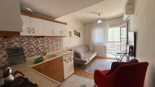 Kuşadası Merkezde Kiralik 1+1 Eşyalı Daire