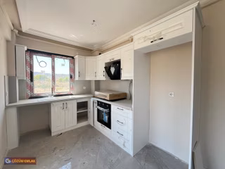 Çözüm Emlak'tan Akgedik Mah. 1+1 Sıfır Ara Kat Kiralık Daire