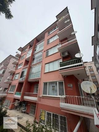 Hakan Emlak'tan Bahçeli Evler Vali Konağı Eşyalı Kiralık 2+1