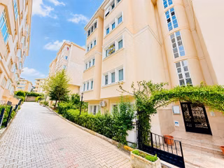 Çengelköy Ata 2 Sitesi Çıkışa Yakın 145 M² Köşe Daire