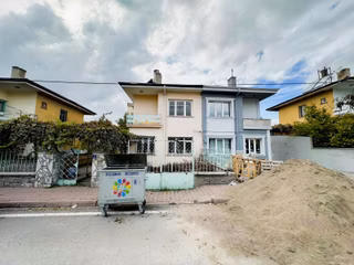 Yeni Mah. 3+1 / 2 Katlı 277m2 Arsalı Müsatakil Bahceli Ev