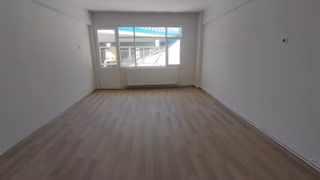 Geniş Ara Kat Doğalgazlı 3+1 Satılık Daire