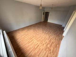 Es'astan İstasyon Mahallesinde 3+1 Okul Yakını Satılık Daire