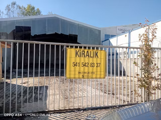 Ünlü Emlaktan Kuzeykent Toptancılar Sitesinde 450m2 Kiralık Depo
