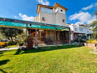 İzmir Seferihisar Cumhuriyet Mahallesi’nde Geniş Bahçeli 3+2 Satılık Villa