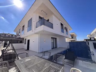 Didim Efeler'de 3+1 Sıfır Eşyalı,özel Havuzlu Villa