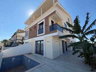 Didim Efeler Mahallesinde 3+1 Havuzlu Acil Satılık Sıfır Villa