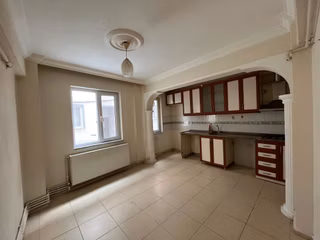 Biga Lale Sokak’ta Kiralık 2+1 Yüksek Giriş Daire | Kapalı Balkon
