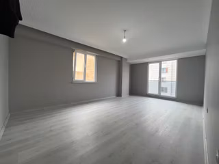 Pendikte Havalimanına Sınır Çıkmasız Bina 2+1 Kiralık 80m2 Daire
