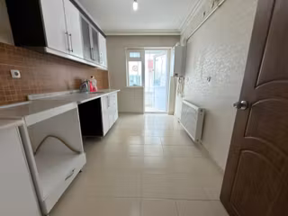 Ümitova Caddesin'de Asansörlü Çift Balkonlu 3+1