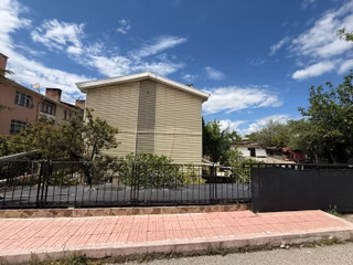 3 Katlı Müstakil Ev -katlar 85 M2 , Toplam 255 M2 + 100 M2 Bahçe