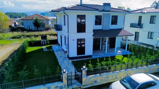 Düzce Cumayeri Çevrik Mahallesinde 200 M2 Kiralık Lüks Villa