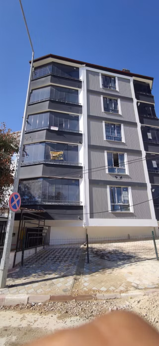 Enzade Emlak'tan Merkezi Konumda Eşyalı Kiralık 1+1 Daire