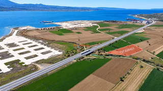 Gelibolu Sütlüce'de Köprü Manzaralı,yola Cepheli 9507.83 M2 Arazi