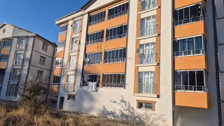Sahibinden Merkezi Konumda Asansörlü 2 Balkonlu Camekanlı 3+1 Fırsat Dairesi